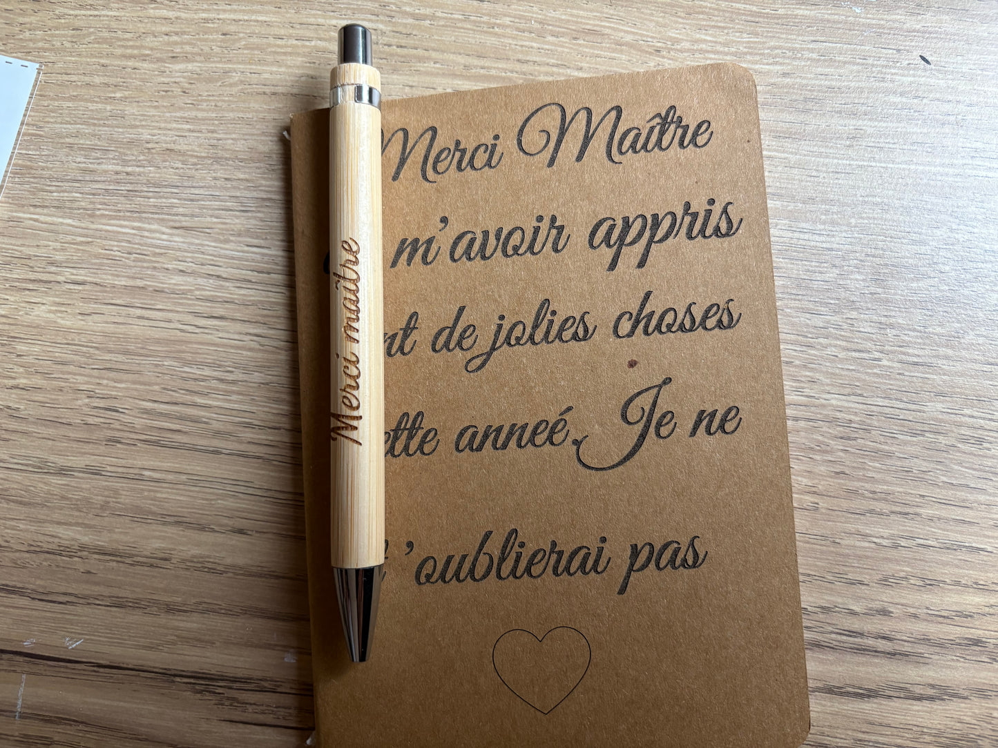 Carnet et stylo fin d année scolaire