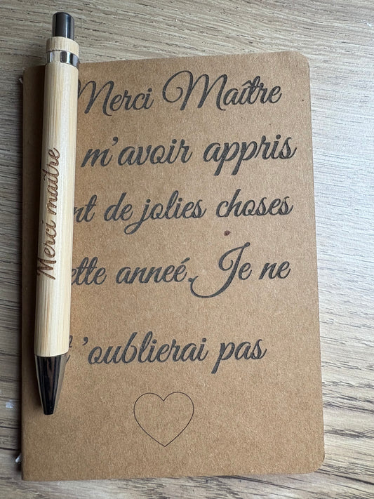 Carnet et stylo fin d année scolaire