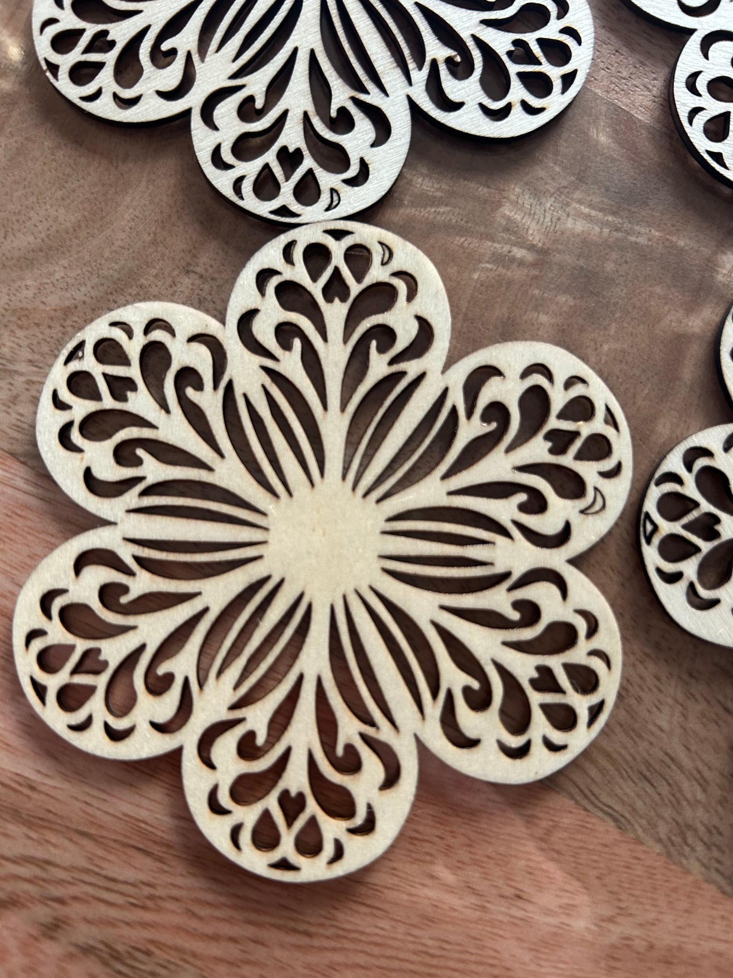 Dessous de verre fleurs en bois