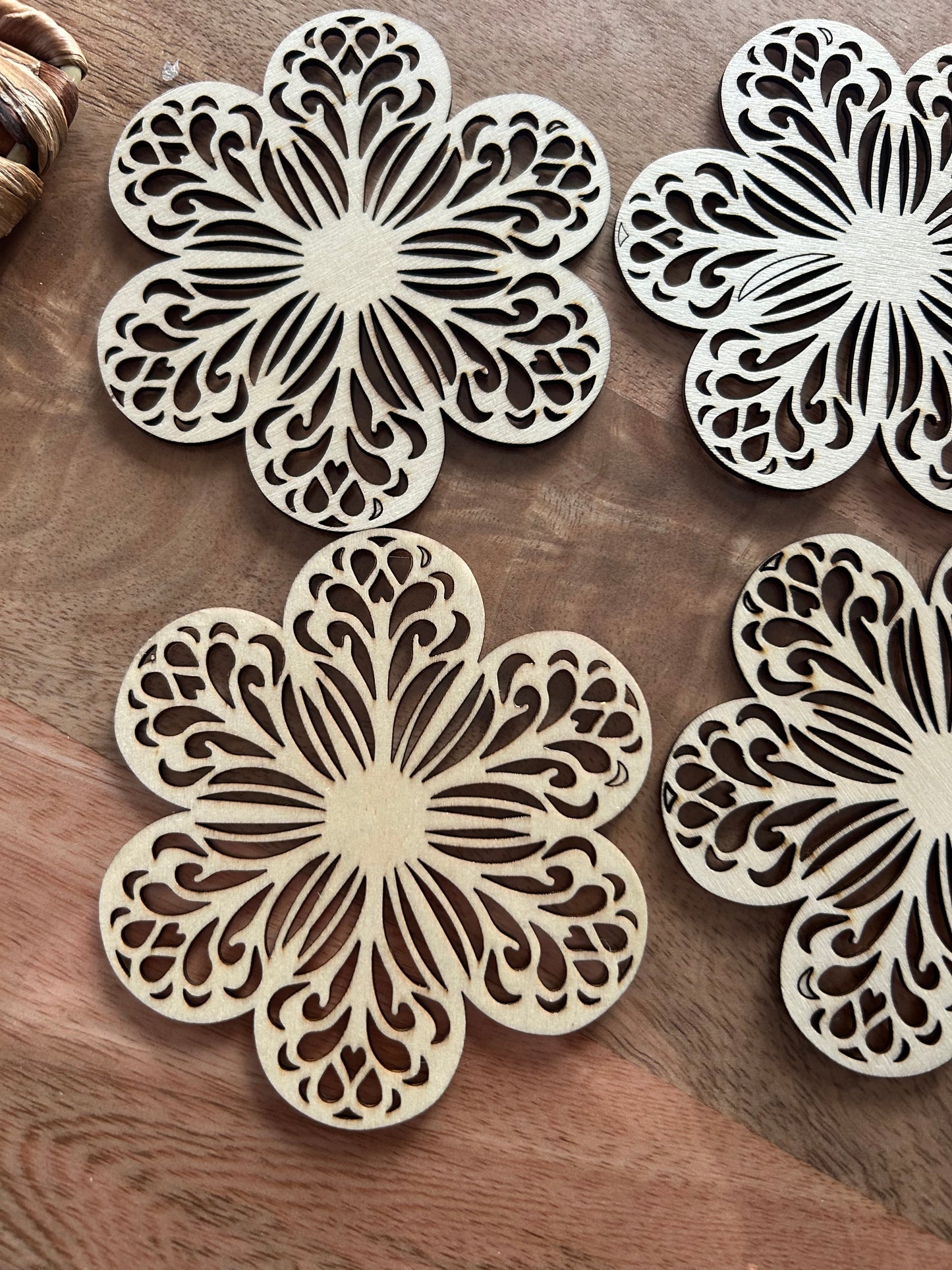 Dessous de verre fleurs en bois