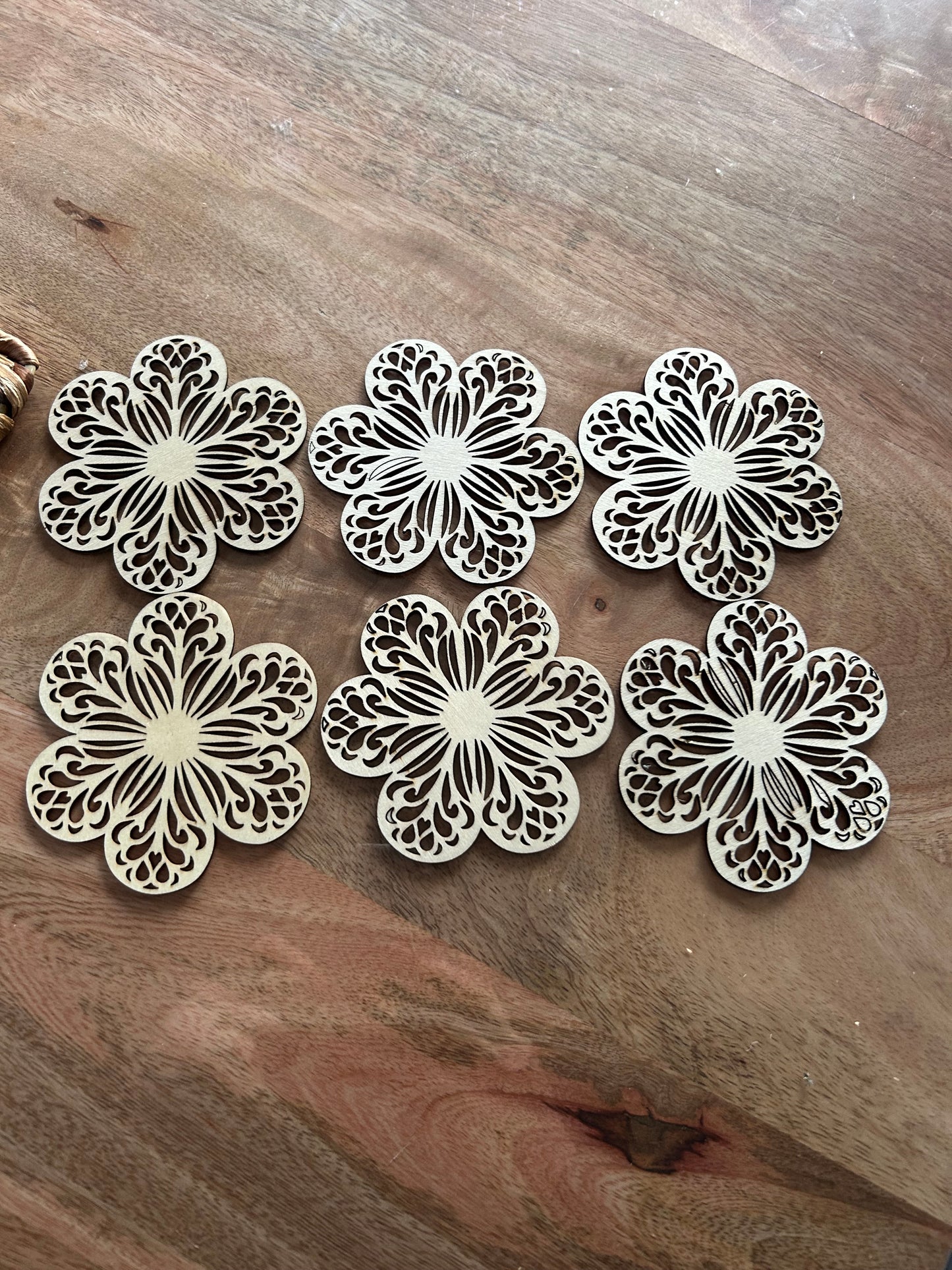 Dessous de verre fleurs en bois