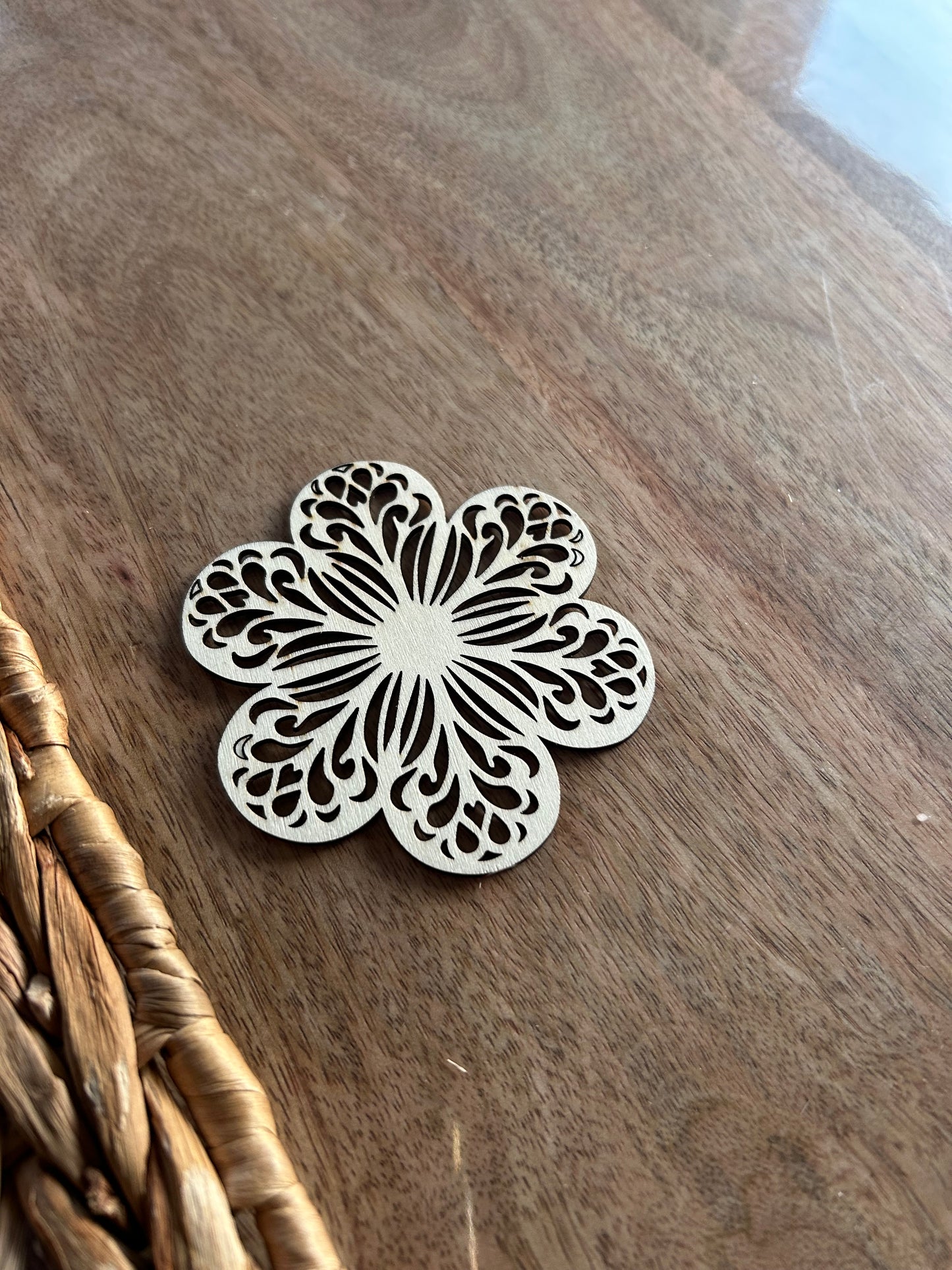 Dessous de verre fleurs en bois